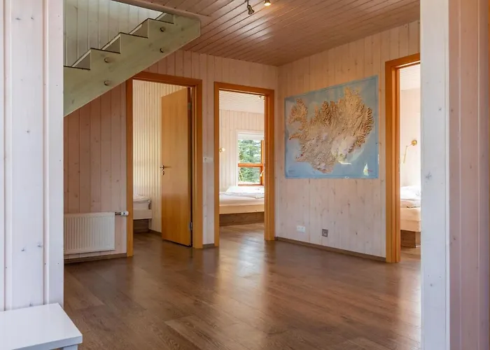 Gorgeous Riverside Lodge In The South Of Iceland
