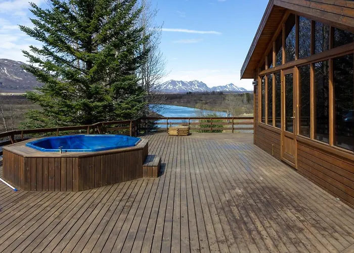 Gorgeous Riverside Lodge In The South Of Iceland