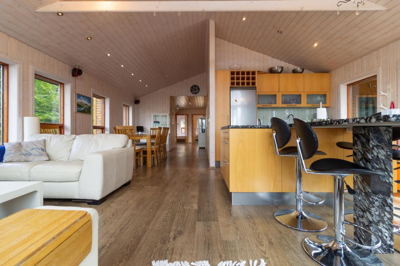 Villa Gorgeous Riverside In The South Of Iceland *