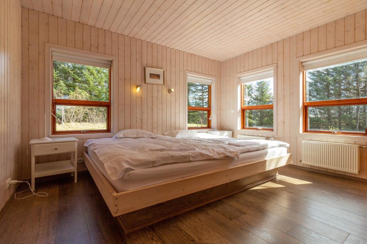 Gorgeous Riverside In The South Of Iceland Villa
